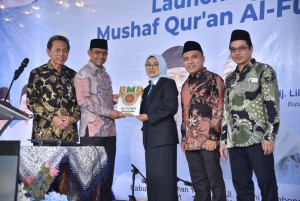 Bupati Kebumen Launching Mushaf Quran Al-Fuadi, Sekaligus Bagi 3000 Sembako, Rutin di Bulan Ramadhan