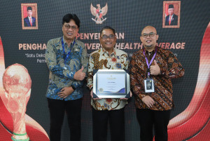 Pemkab Kebumen Raih Penghargaan UHC Award 2024 dari Menko PMK.