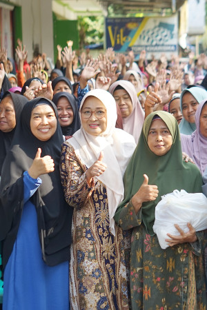 Bupati Lilis Nuryani Hadiri Baksos Ramadhan Kharisma Swalayan, Bagikan 2.800 Paket Sembako