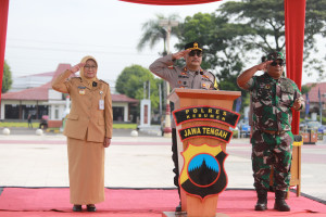 Bersama Forkompimda Bupati Kebumen Hadiri Apel Gelar Pasukan Operasi Ketupat 2025