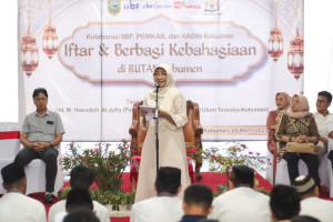 Lilis Nuryani Beri Motivasi Napi Kelas II B Kebumen dan Bagi Bingkisan Lebaran