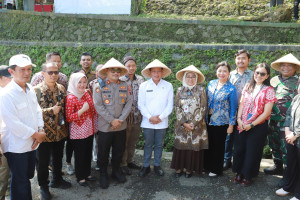 Menteri LH Hanif Faisol Berkunjung ke Kebumen, Tinjau Pengelolaan Sampah di TPA Kaligending