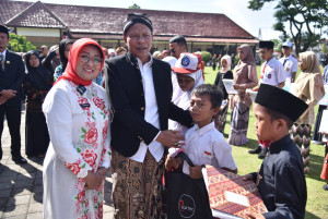Peringati Hardiknas, Bupati Lilis Nuryani Sampaikan Tiga Program Pendidikan 100 Hari Kerja