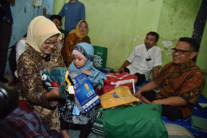Beri Bantuan, Bupati Kebumen Kunjungi Rumah Sepasang Suami Istri Penderita Polio dan Celebral Palsy