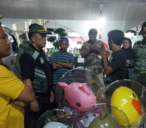 Sempat Bersitegang, Satpol PP Tegas Tertibkan PKL di Alun-alun Kebumen