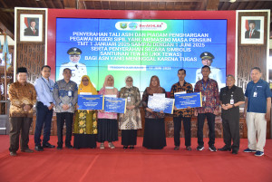 Pemkab Kebumen Serahkan Tali Asih dan Penghargaan bagi 320 PNS Purna Tugas