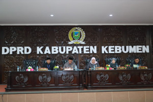 Bupati Lilis Beri Jawaban Pandangan Fraksi Atas Raperda Perubahan APBD Tahun Anggaran 2025