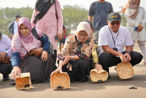 Bupati Kebumen Lepas Tukik di Pantai Kembar: Wujud Nyata Sinergi Alam, Budaya, dan Pariwisata
