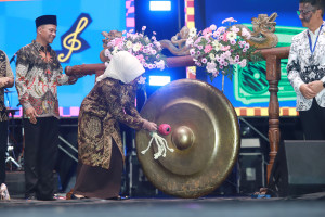 Bupati Lilis Nuryani Resmikan Kebumen Fest 2025, 22 Ribu Warga Padati Alun-alun Pancasila