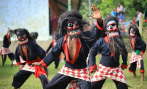Pertunjukan Tari Cepetan Khas Kebumen: Aksi Lincah Penolak Bala