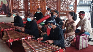 Calung Kebumen, Harmoni Musik Bambu yang Sarat Humor dan Makna Sosial