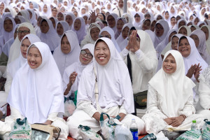 Maulid Nabi Muhammad di Pendopo Kabumian: Bupati Lilis Apresiasi Semangat Majelis Taklim Maratus Shalihah