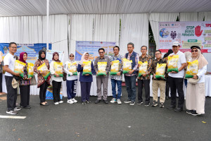 Bupati Lilis Nuryani Ajak Warga Hidup Sehat Lewat Gerakan Pangan B2SA di Alun-alun Kebumen