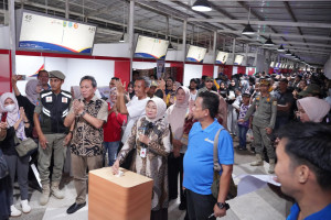 Pesta Rakyat Kebumen: 20.000 Porsi Makan Gratis Ludes Diserbu Warga di Kapal Mendoan