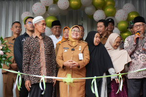 Bupati Lilis Resmikan Swalayan Kharisma Demangsari, Dorong Pertumbuhan Ekonomi Desa