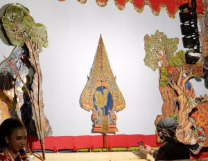 Hadiri Halalbihalal Ir. KRT Darori, Bupati Lilis Nuryani Tekankan Filosofi Kepemimpinan dalam Wayang Kulit