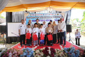 Bawa Dokter Spesialis ke Desa, Bupati Lilis Komitmen Tuntaskan Masalah Kesehatan dan Infrastruktur di Giripurno